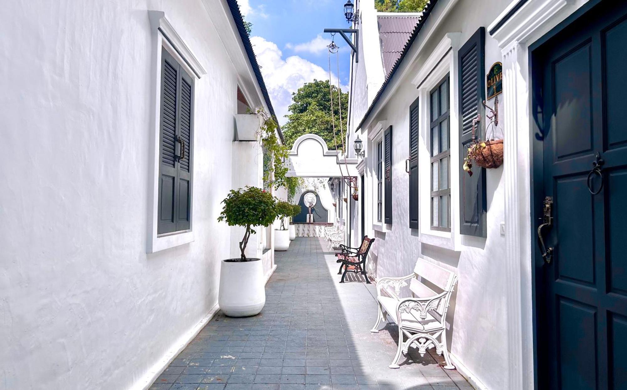 सहारा Milky Bay 4*